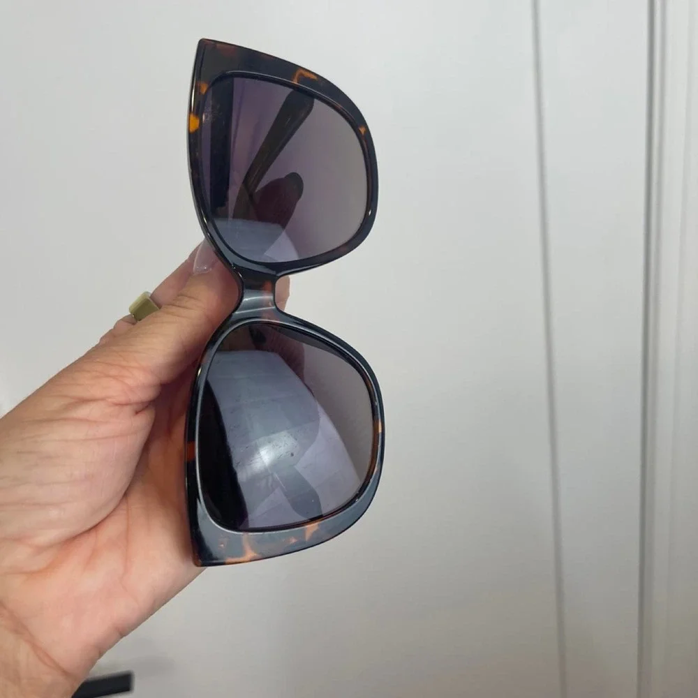 Quay Oversized Tortoiseshell Cat Eye Sunglasses
